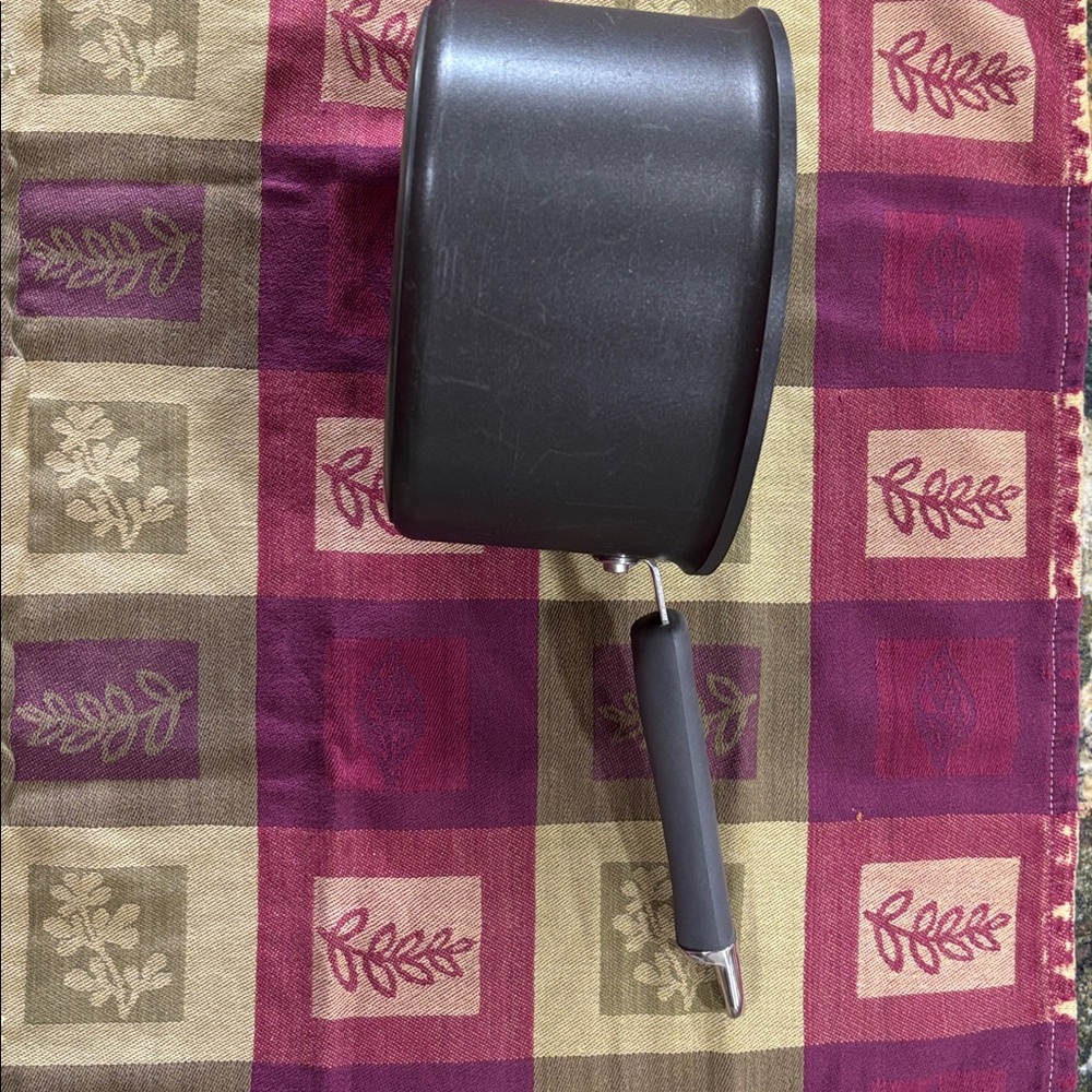 The Pampered Chef Hard-Anodized TI Nonstick Saucepan 3qt with lid - Picture 2 of 7